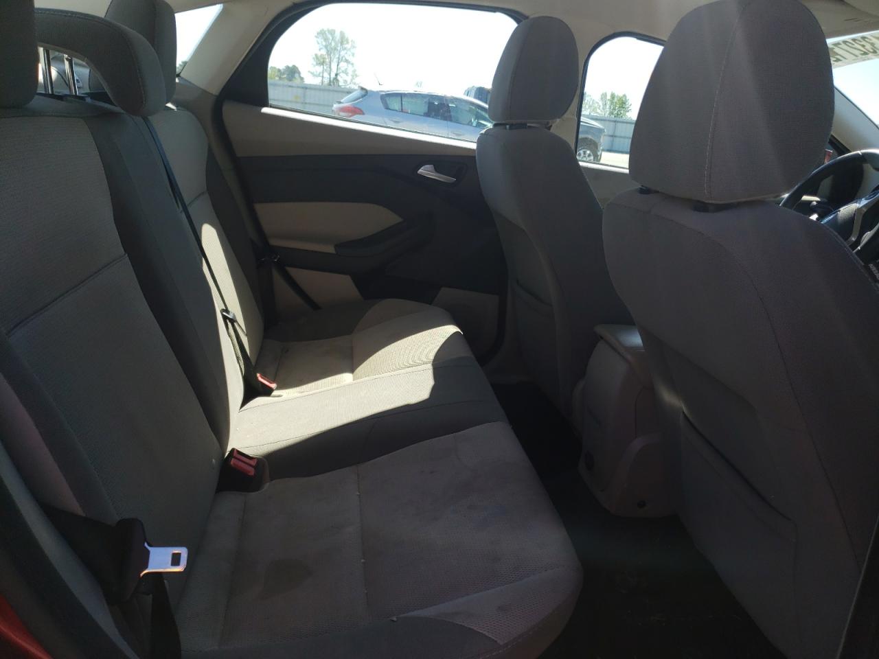 Photo 6 from auction – 2014 FORD FOCUS SE with VIN 1FADP3F28EL135908