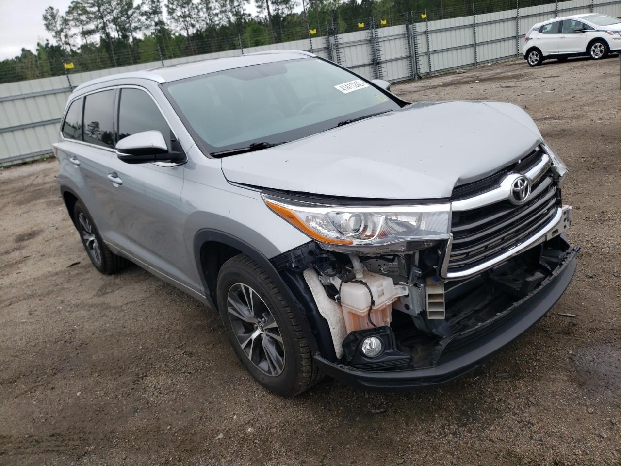 TOYOTA HIGHLANDER 2016 with VIN 5TDKKRFH5GS501218 - Photo from auction