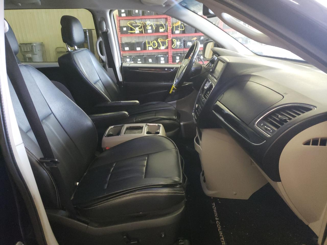 Photo 5 from auction – 2012 CHRYSLER TOWN & COU with VIN 2C4RC1BG8CR216851