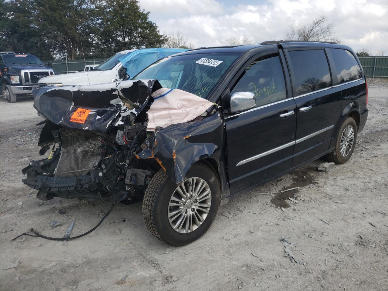 Photo 2 from auction – 2013 CHRYSLER TOWN & COU with VIN 2C4RC1CG9DR615817