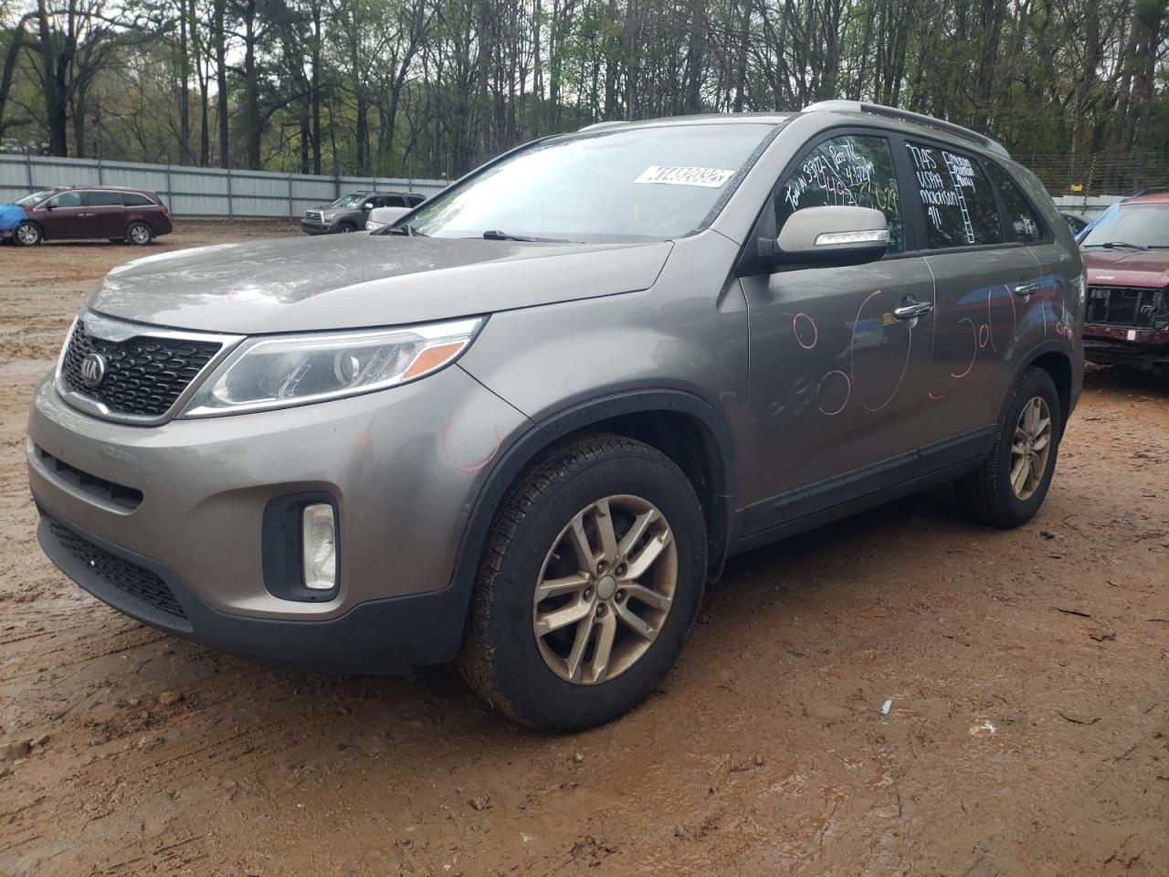 Photo 2 from auction – 2015 KIA SORENTO LX with VIN 5XYKT3A61FG644971