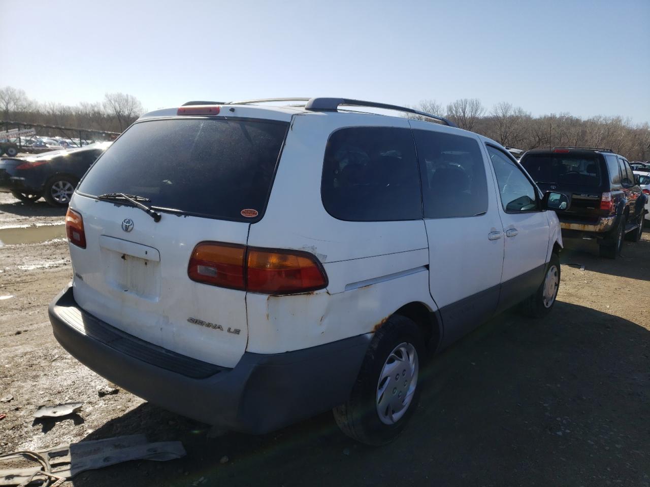 Photo 4 from auction – 2000 TOYOTA SIENNA LE with VIN 4T3ZF13C5YU280460
