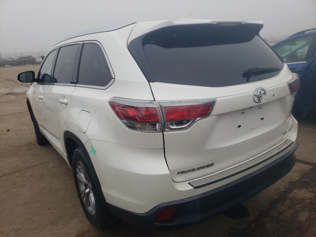 Photo 3 from auction – 2015 TOYOTA HIGHLANDER with VIN 5TDJKRFH7FS223948