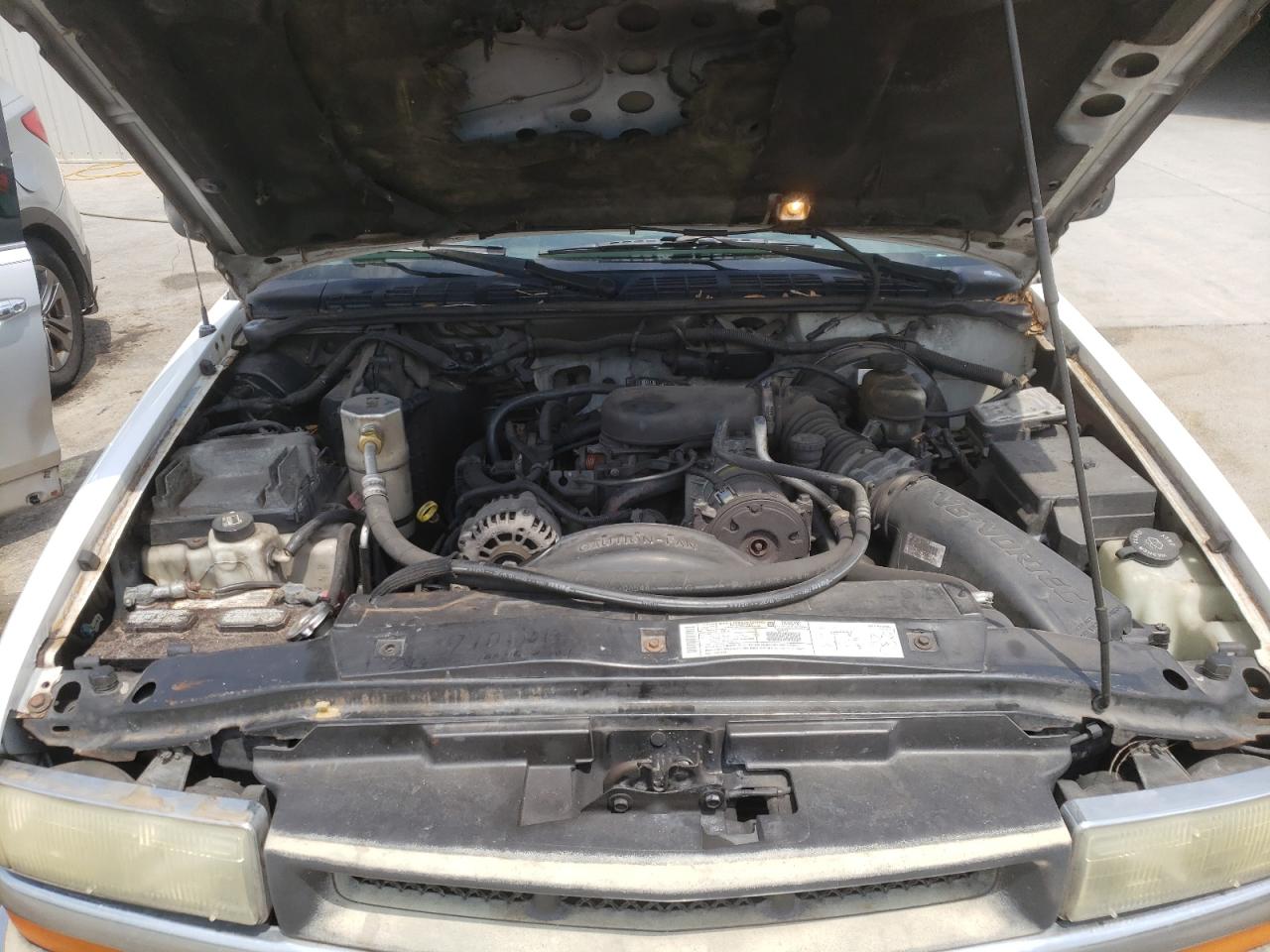 Photo 7 from auction – 2001 CHEVROLET BLAZER with VIN 1GNCS13W11K263365