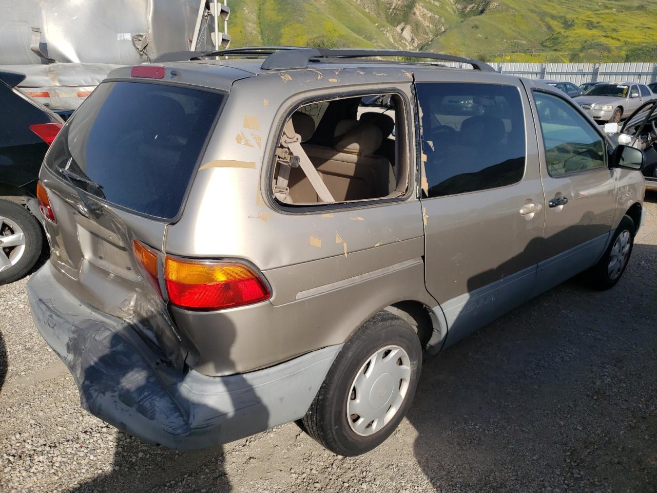 Photo 4 from auction – 2000 TOYOTA SIENNA CE with VIN 4T3GF19C6YU261947