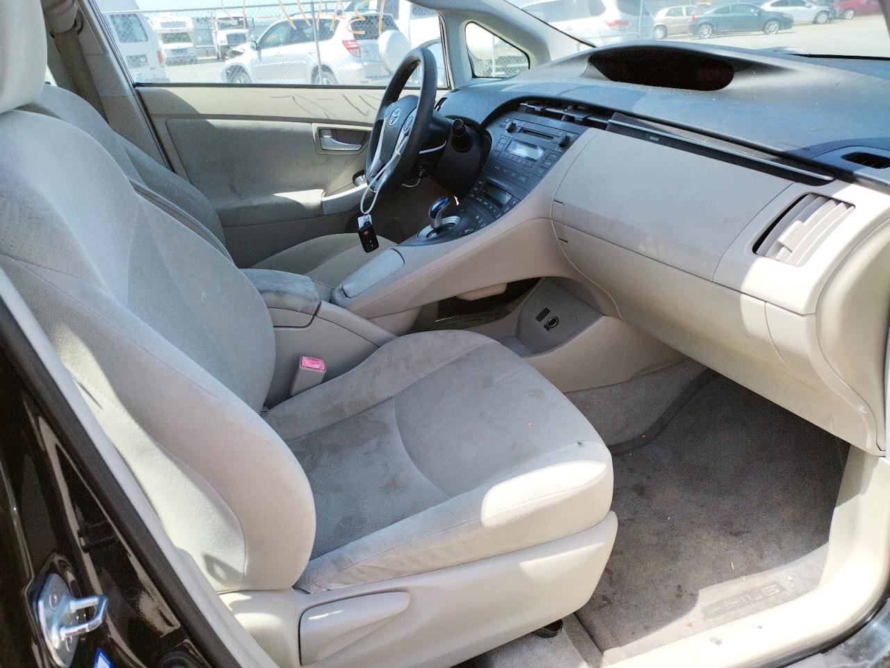 Photo 5 from auction – 2011 TOYOTA PRIUS with VIN JTDKN3DU3B1469332