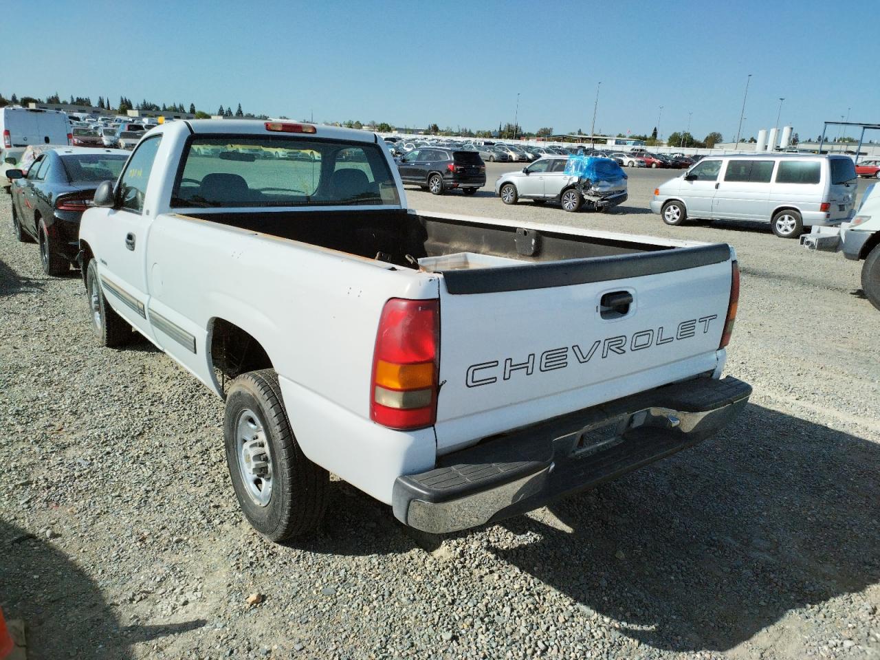 Photo 3 from auction – 1999 CHEVROLET SILVERADO with VIN 1GCFC24U0XE147815