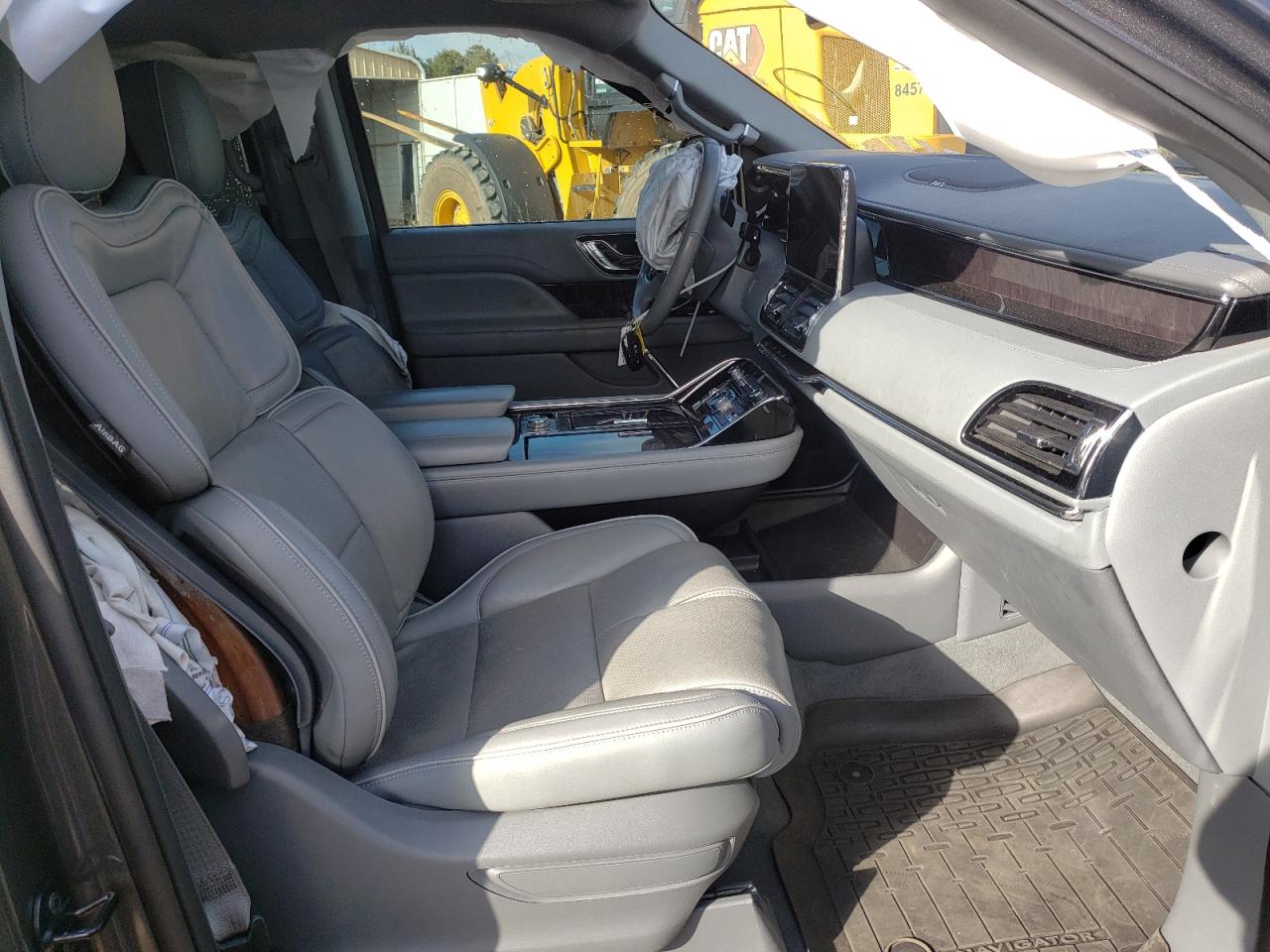 Photo 5 from auction – 2018 LINCOLN NAVIGATOR with VIN 5LMJJ2LTXJEL16716