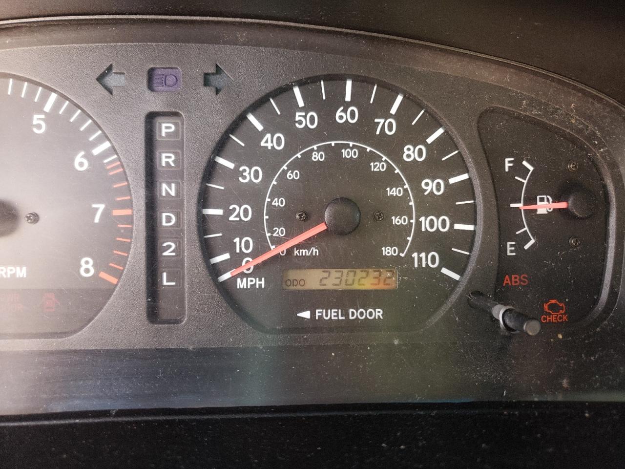 Photo 8 from auction – 2000 TOYOTA SIENNA LE with VIN 4T3ZF13C5YU280460