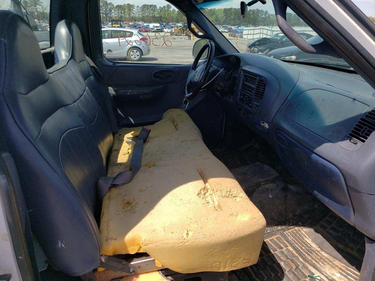 Photo 5 from auction – 2000 FORD F150 with VIN 1FTZF1723YNB90426