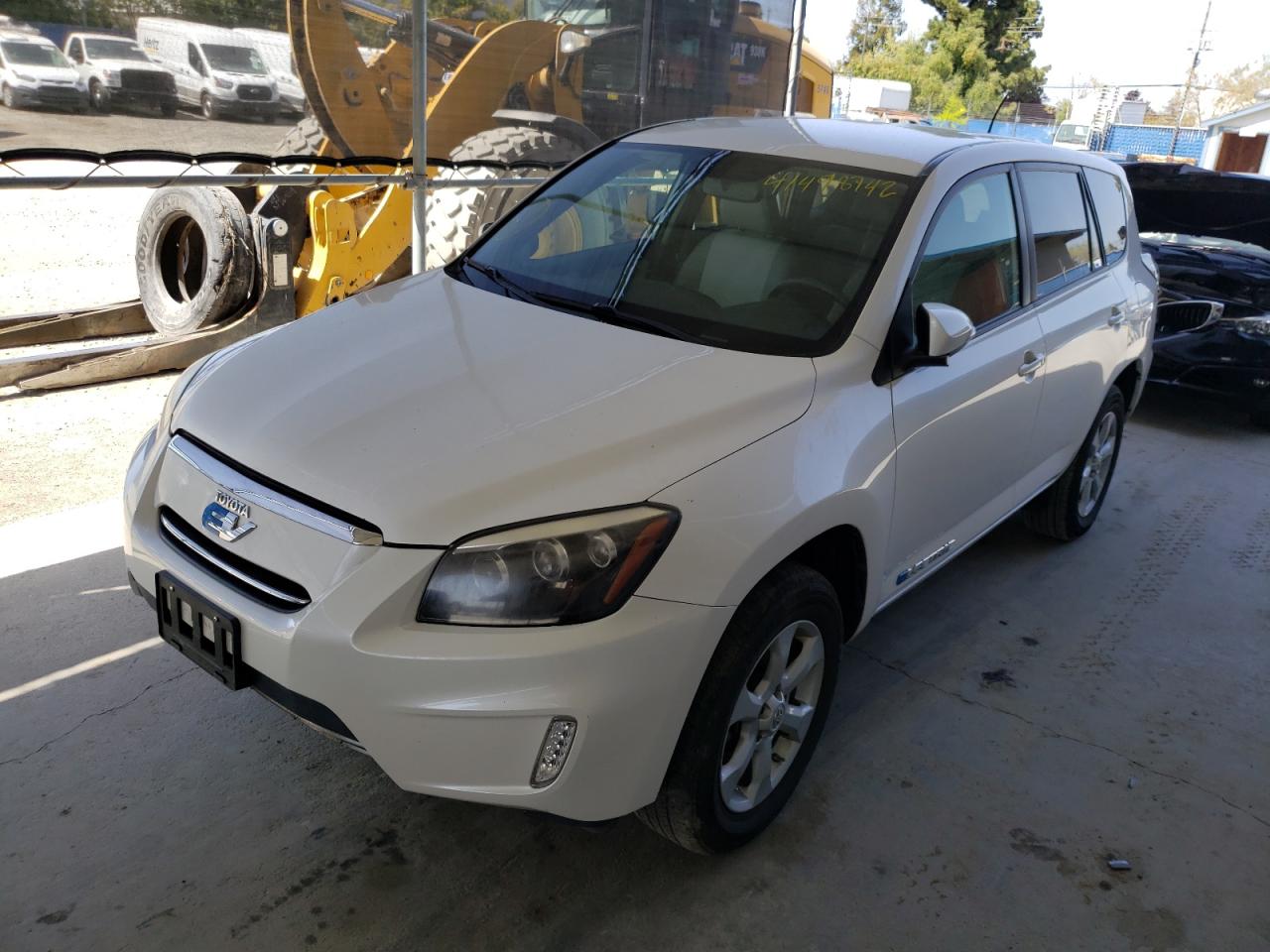 Photo 2 from auction – 2012 TOYOTA RAV4 EV with VIN 2T3YL4DVXCW001387