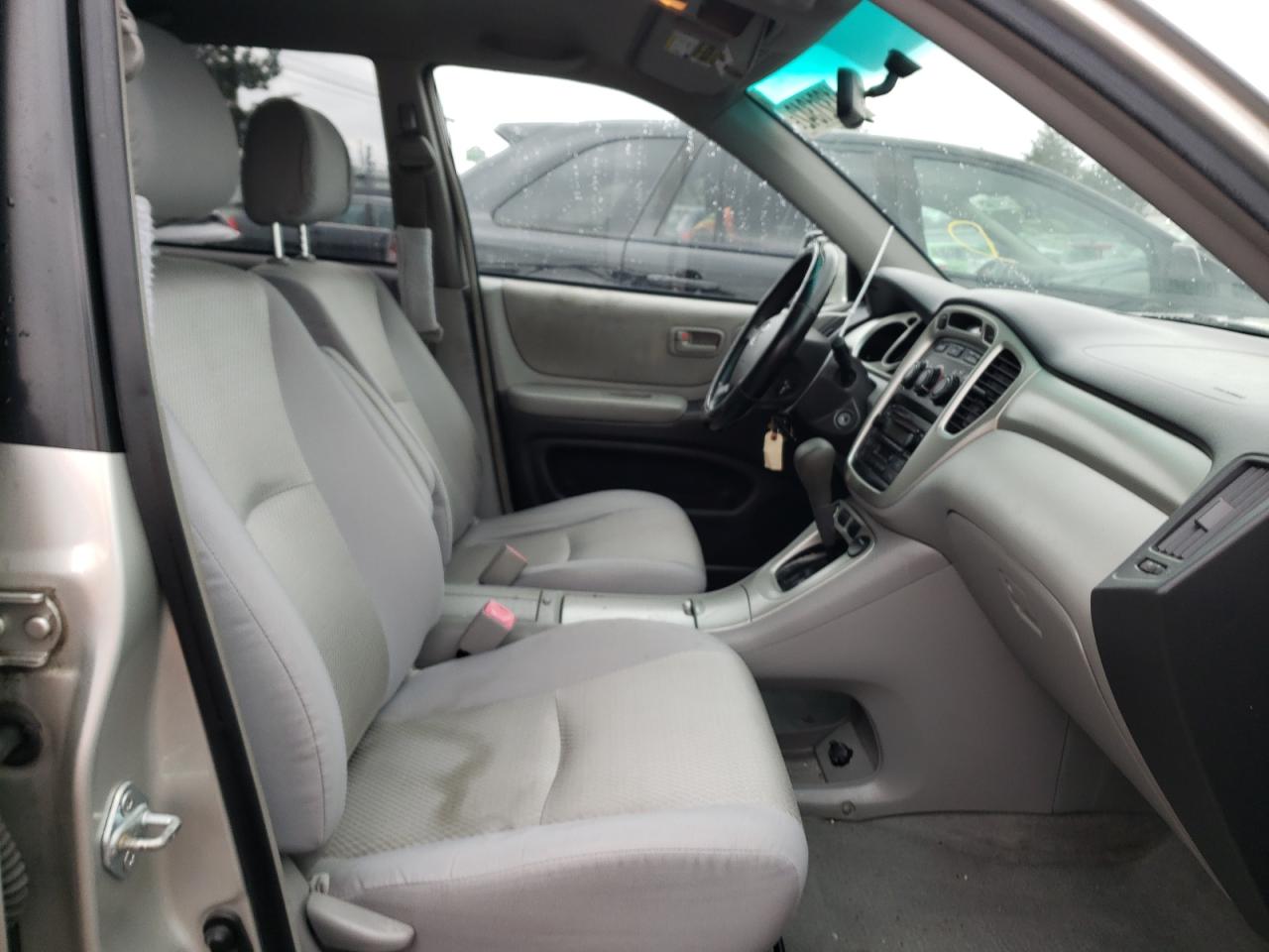 Photo 5 from auction – 2005 TOYOTA HIGHLANDER with VIN JTEDP21A750085163
