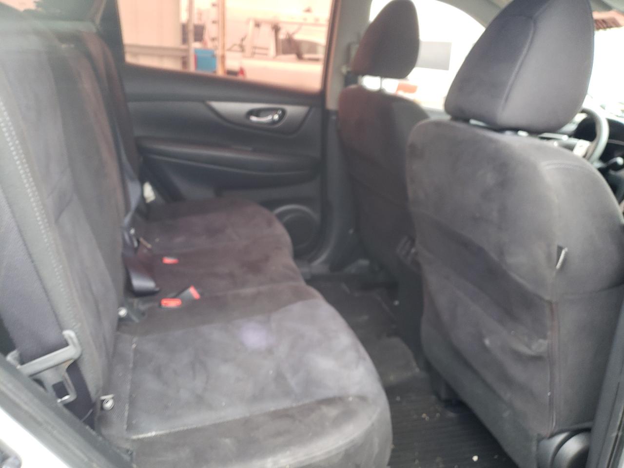 Photo 6 from auction – 2015 NISSAN ROGUE S with VIN KNMAT2MT4FP547820