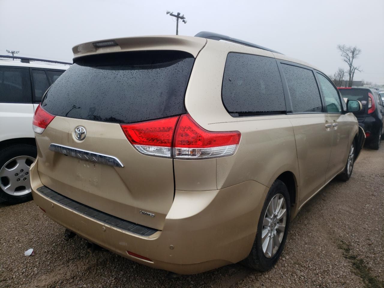 Photo 4 from auction – 2011 TOYOTA SIENNA XLE with VIN 5TDYK3DC1BS040719