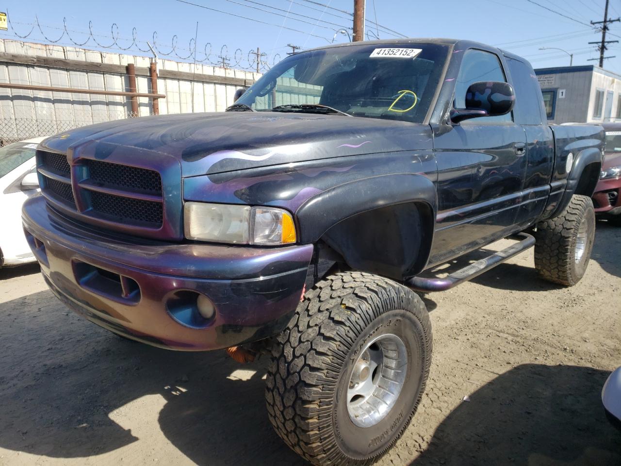 Photo 2 from auction – 1999 DODGE RAM 1500 with VIN 3B7HF13Z3XM530388