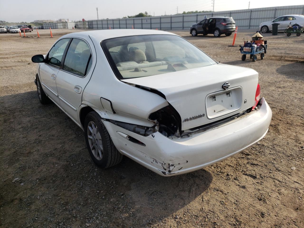 Photo 3 from auction – 2001 NISSAN MAXIMA GXE with VIN JN1CA31D71T823749