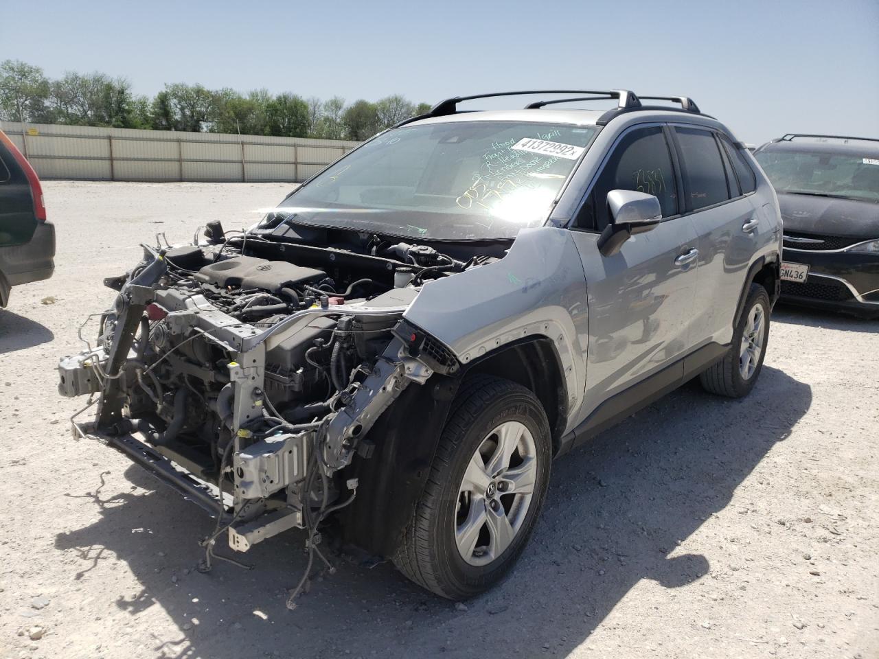 Photo 2 from auction – 2019 TOYOTA RAV4 XLE with VIN 2T3W1RFV4KW005179
