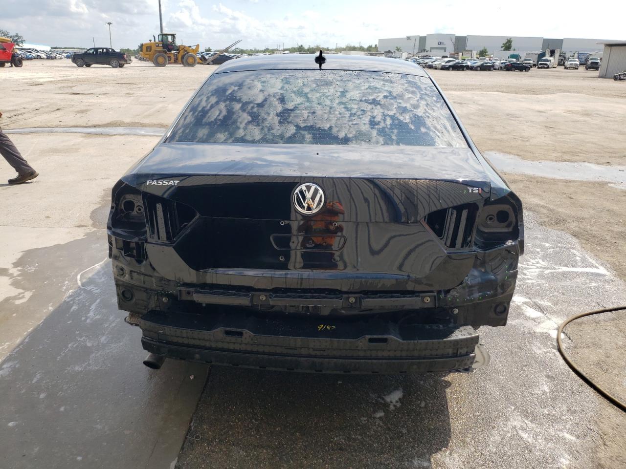 Photo 9 from auction – 2014 VOLKSWAGEN PASSAT S with VIN 1VWAS7A3XEC118642