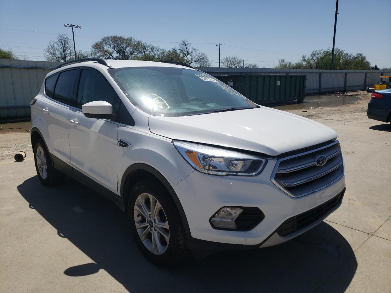 FORD ESCAPE SE 2018 with VIN 1FMCU9GD1JUA21976 - Photo from auction