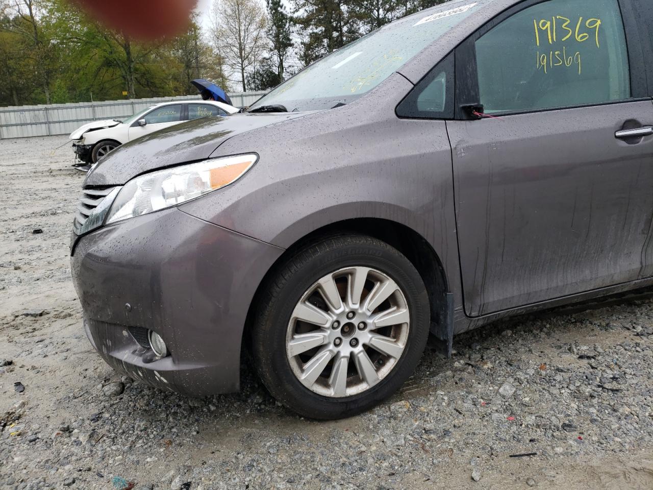 Photo 9 from auction – 2013 TOYOTA SIENNA XLE with VIN 5TDDK3DC1DS054475