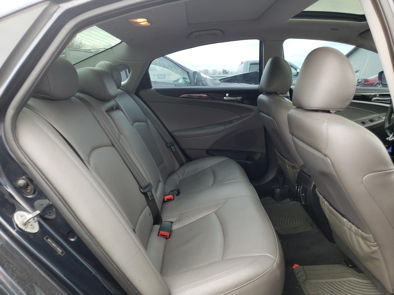 Photo 6 from auction – 2012 HYUNDAI SONATA SE with VIN 5NPEC4AB9CH386851