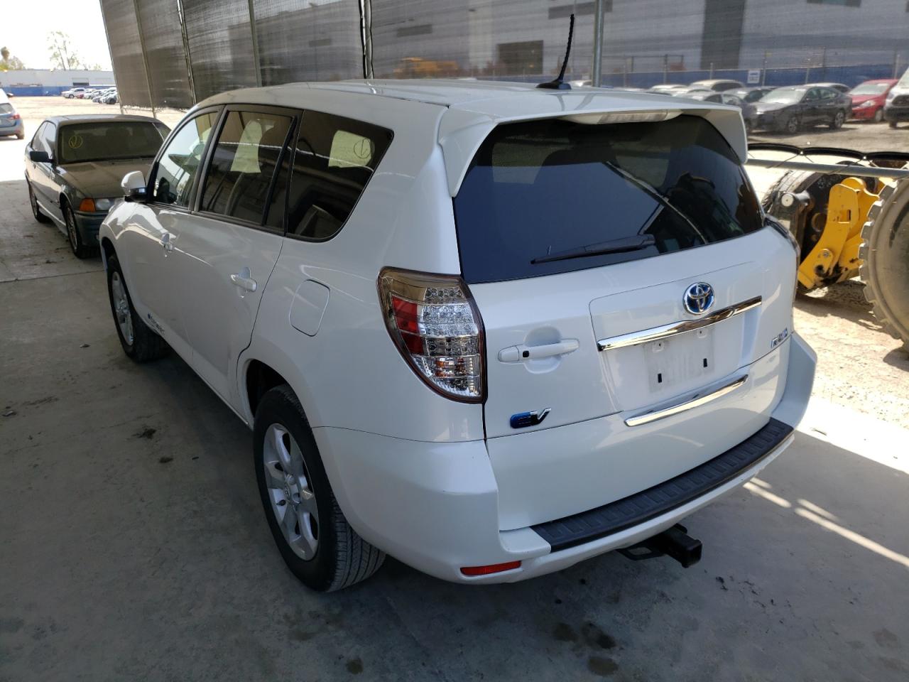 Photo 3 from auction – 2012 TOYOTA RAV4 EV with VIN 2T3YL4DVXCW001387