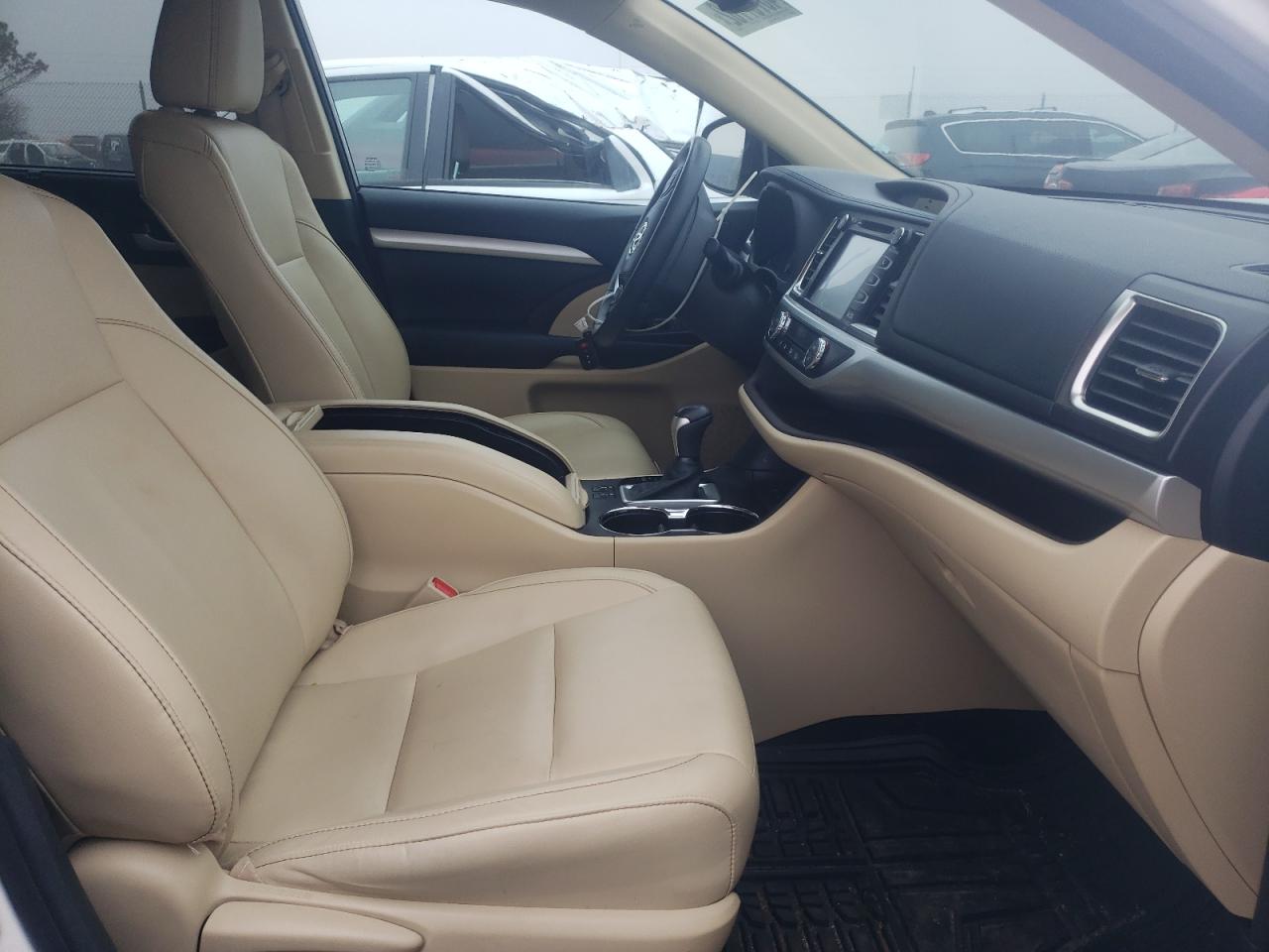 Фото 5 с аукциона – 2015 TOYOTA HIGHLANDER с VIN 5TDJKRFH7FS223948