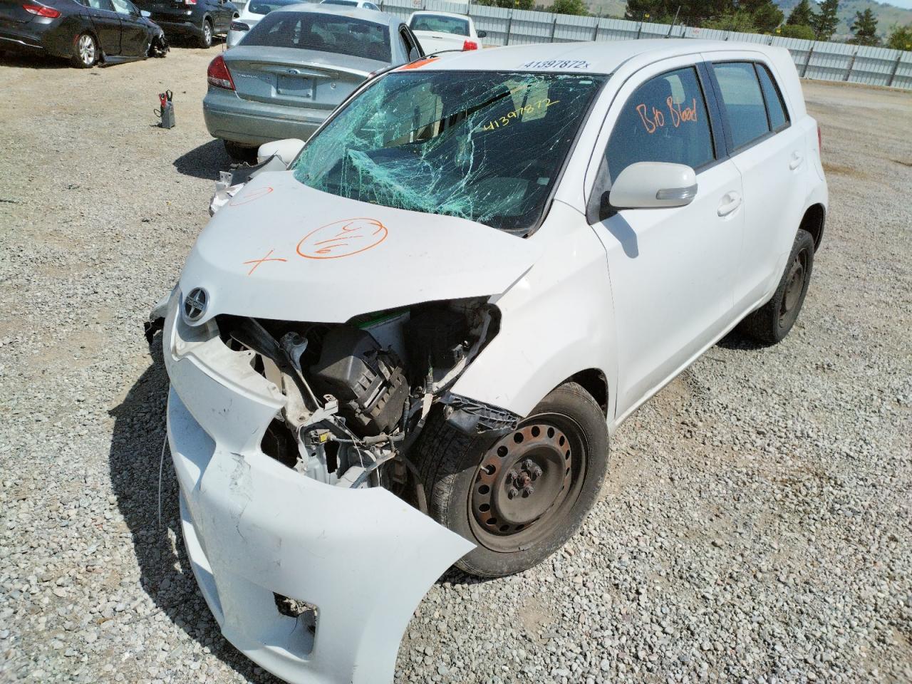 Photo 2 from auction – 2008 TOYOTA SCION XD with VIN JTKKU104X8J006117