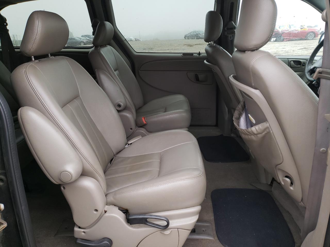 Photo 6 from auction – 2004 CHRYSLER TOWN & COU with VIN 2C4GP54L64R584508