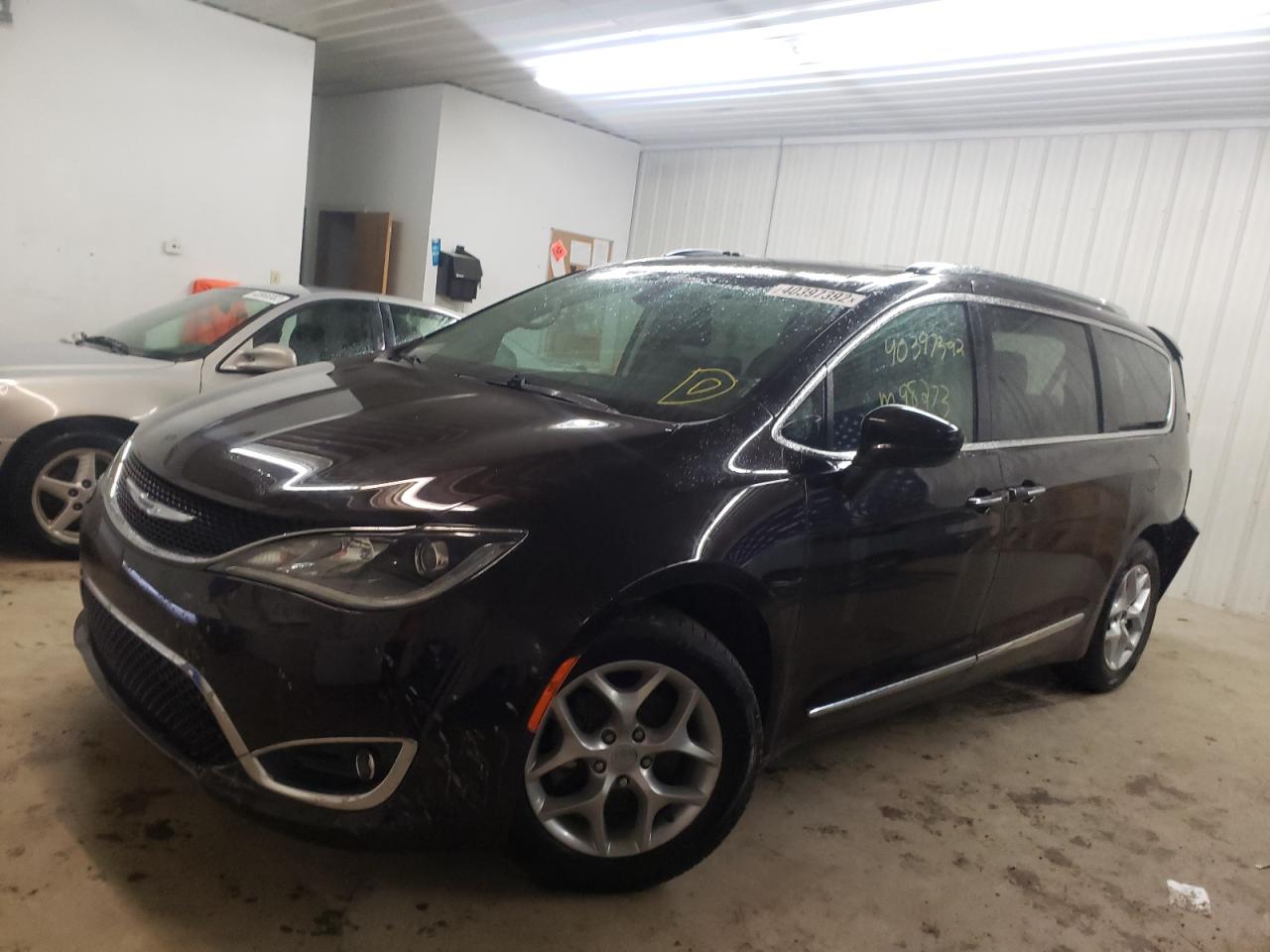Photo 2 from auction – 2017 CHRYSLER PACIFICA T with VIN 2C4RC1EGXHR660171