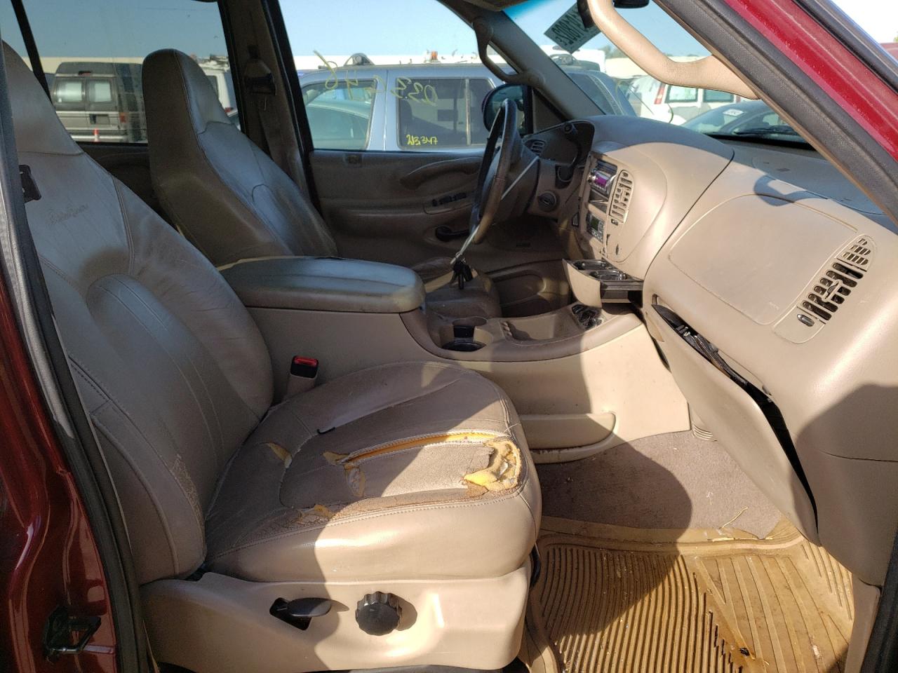 Photo 5 from auction – 2000 FORD EXPEDITION with VIN 1FMFU18L9YLC45064