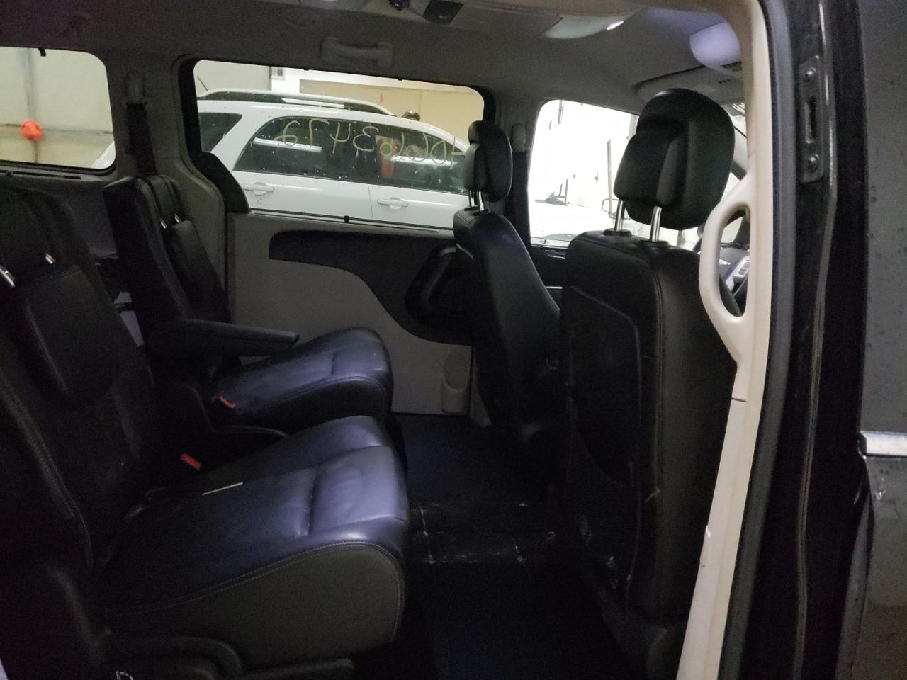 Photo 6 from auction – 2014 CHRYSLER TOWN & COU with VIN 2C4RC1CG6ER307649