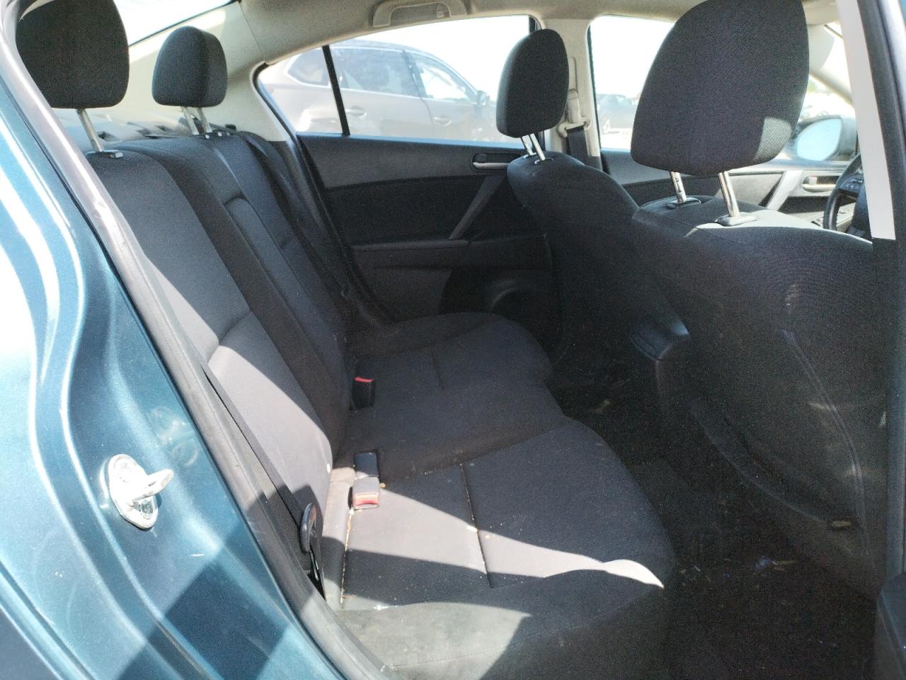 Photo 6 from auction – 2010 MAZDA 3 I with VIN JM1BL1SG2A1304295