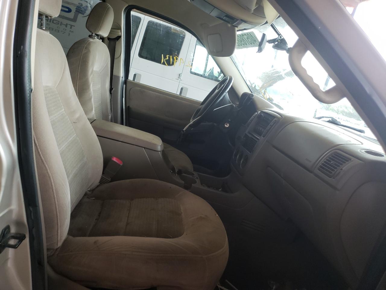 Photo 5 from auction – 2005 FORD EXPLORER X with VIN 1FMZU73EX5UA54753