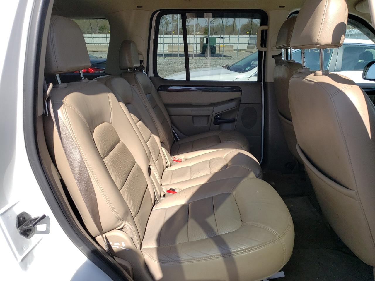 Photo 6 from auction – 2002 FORD EXPLORER L with VIN 1FMDU65WX2ZB57194