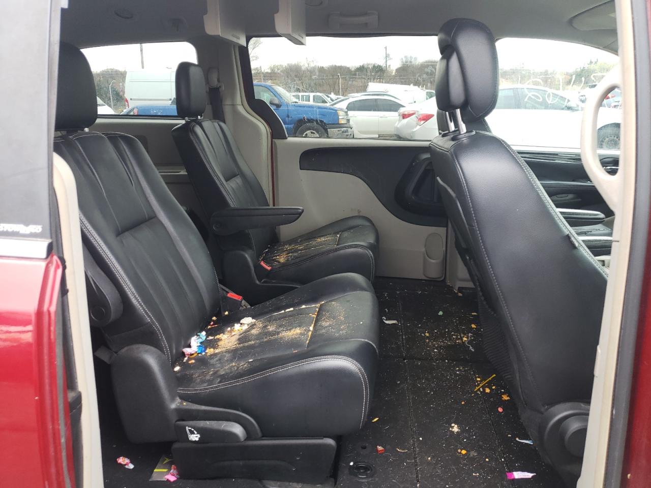 Photo 6 from auction – 2013 CHRYSLER TOWN & COU with VIN 2C4RC1BG1DR630054