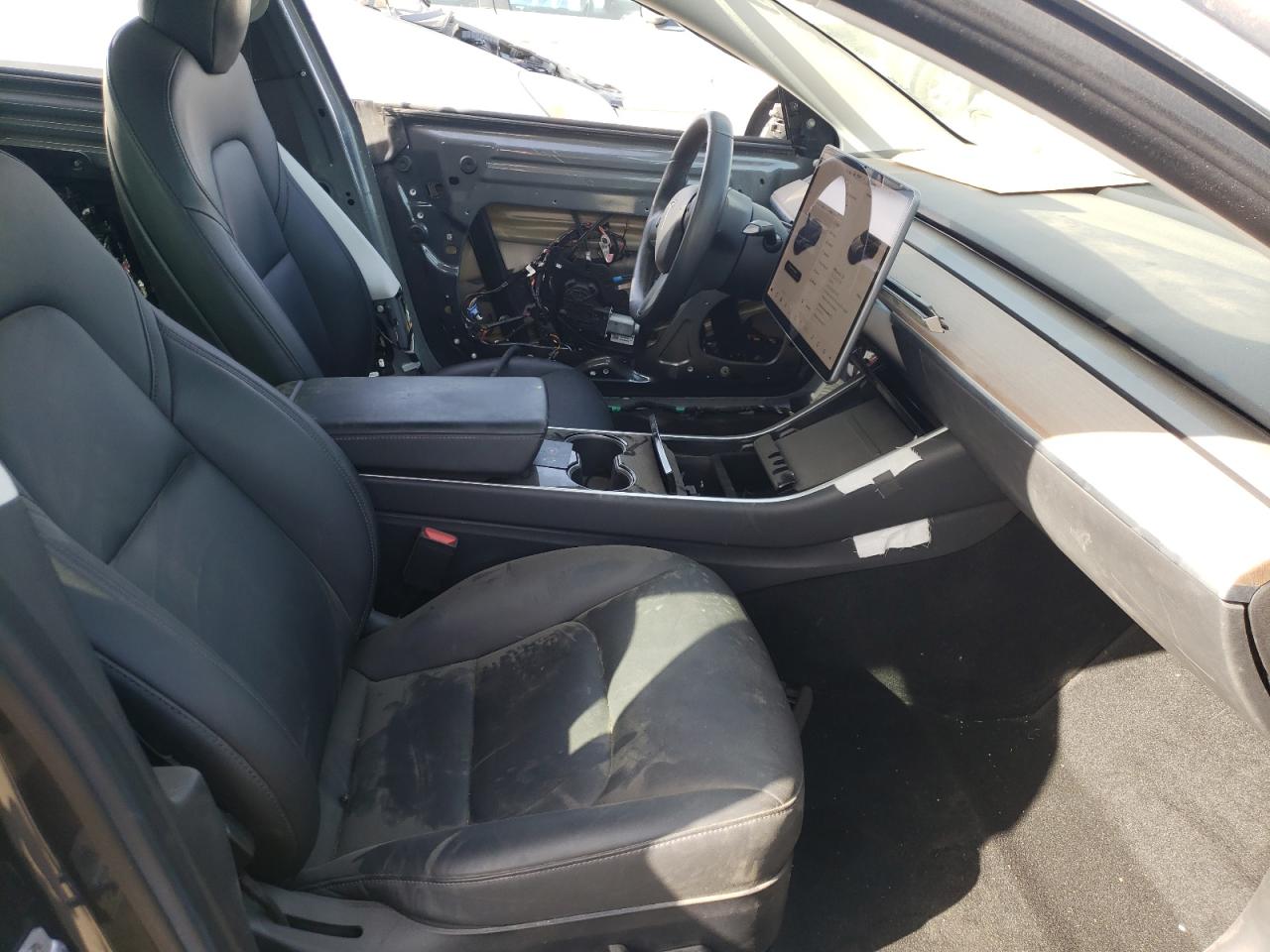 Photo 5 from auction – 2018 TESLA MODEL 3 with VIN 5YJ3E1EB9JF077211