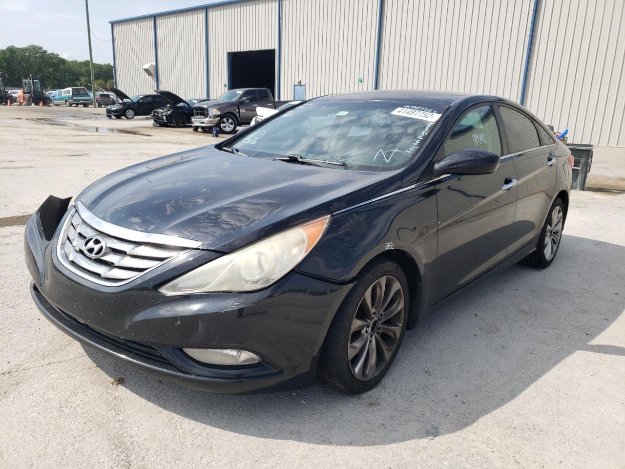 Photo 2 from auction – 2011 HYUNDAI SONATA SE with VIN 5NPEC4AC5BH009988