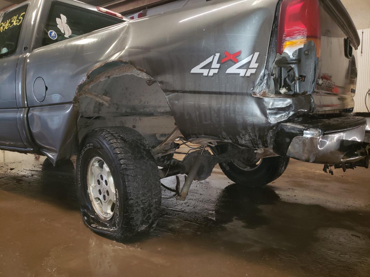Photo 9 from auction – 2001 CHEVROLET SILVERADO with VIN 1GCEK19T81E143995