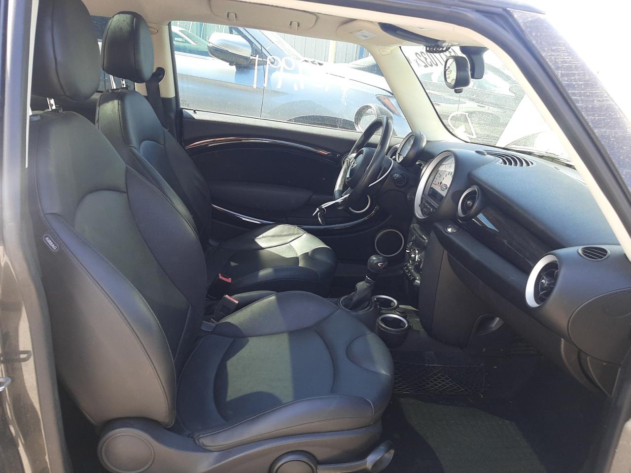 صورة رقم 5 من المزاد - 2011 MINI COOPER S C مع VIN WMWZG3C59BTY35184