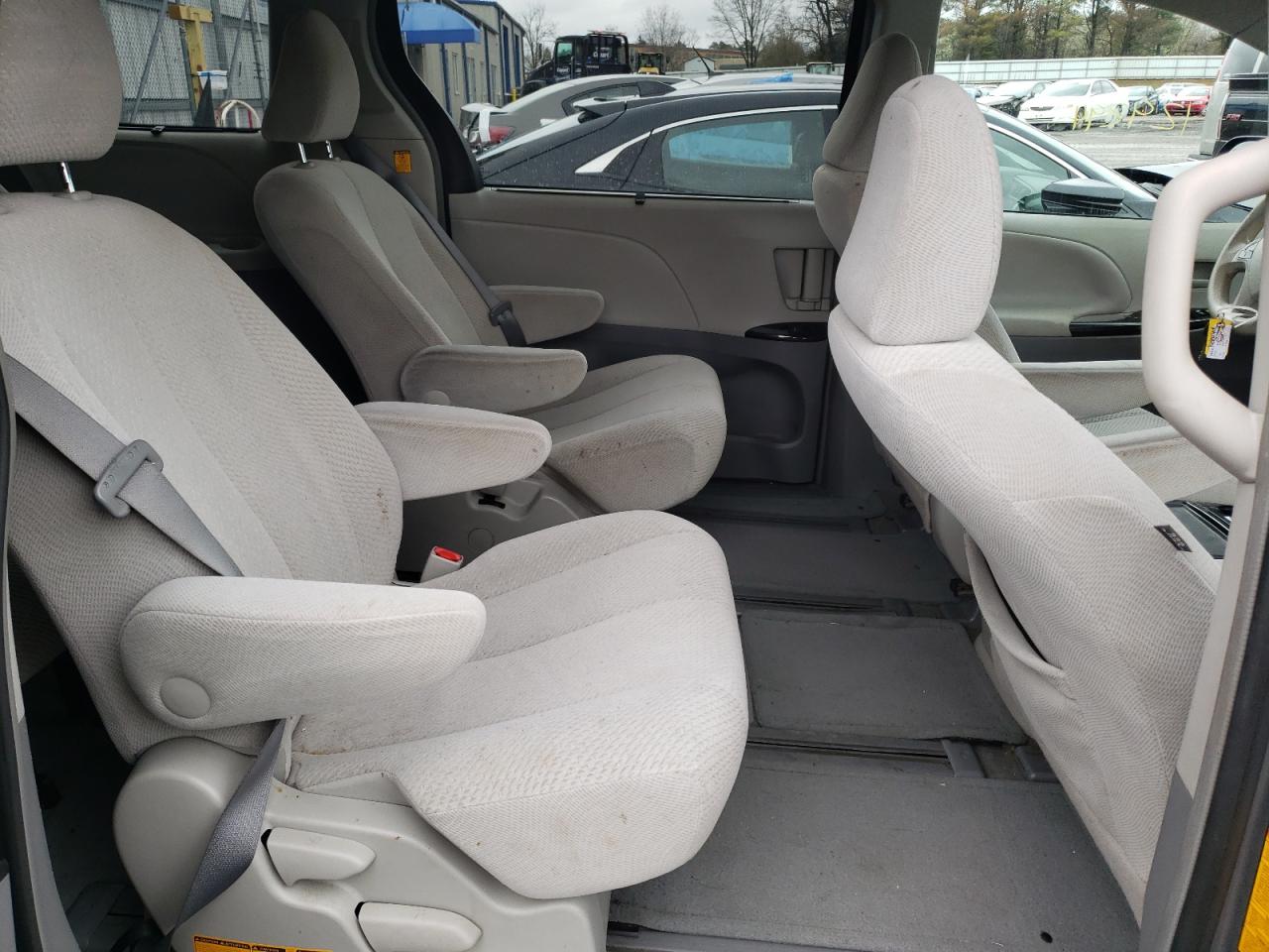 Photo 6 from auction – 2012 TOYOTA SIENNA LE with VIN 5TDJK3DC3CS037324