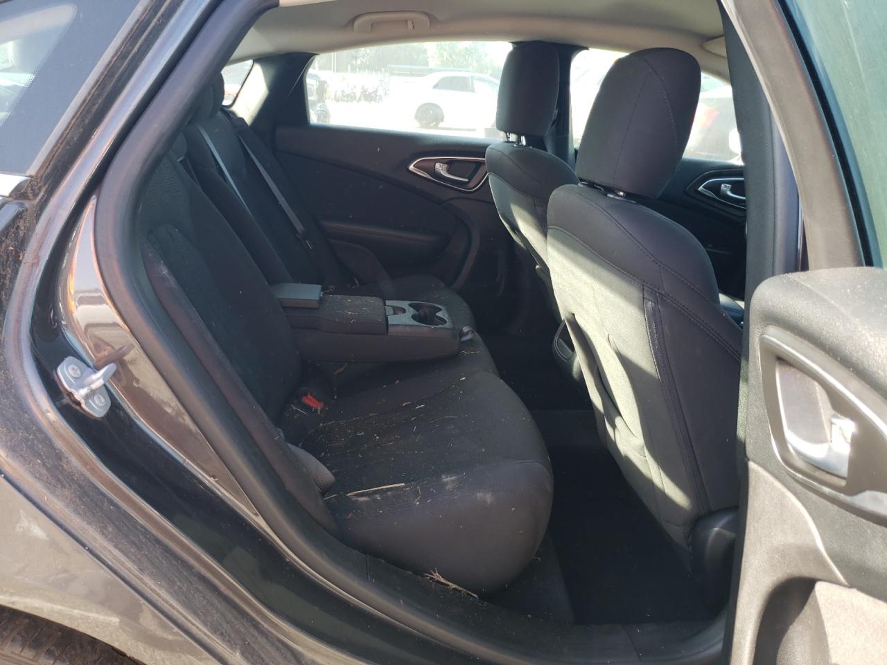 Photo 6 from auction – 2016 CHRYSLER 200 LIMITE with VIN 1C3CCCAB3GN165161