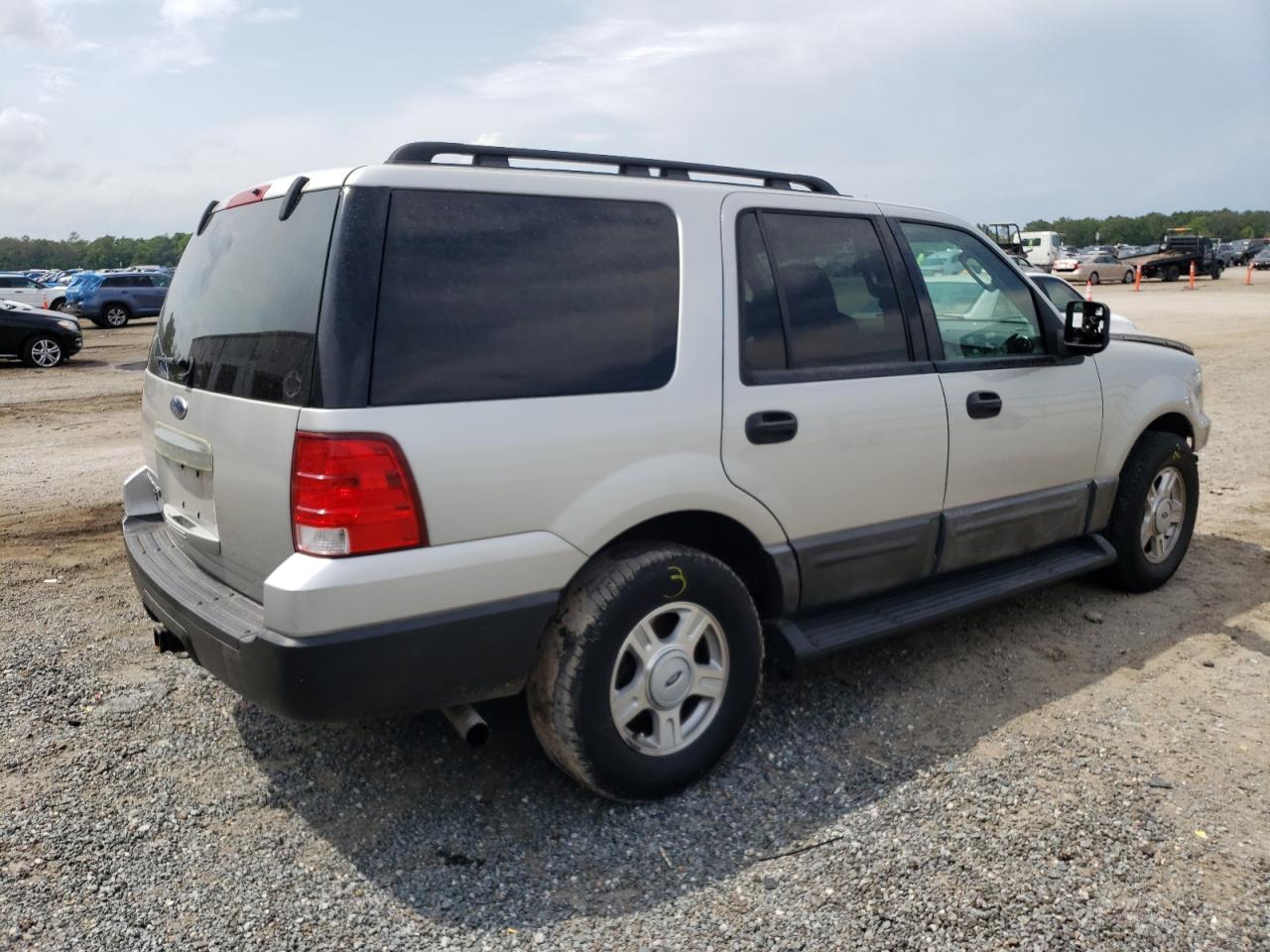 Photo 4 from auction – 2005 FORD EXPEDITION with VIN 1FMPU13545LA52636