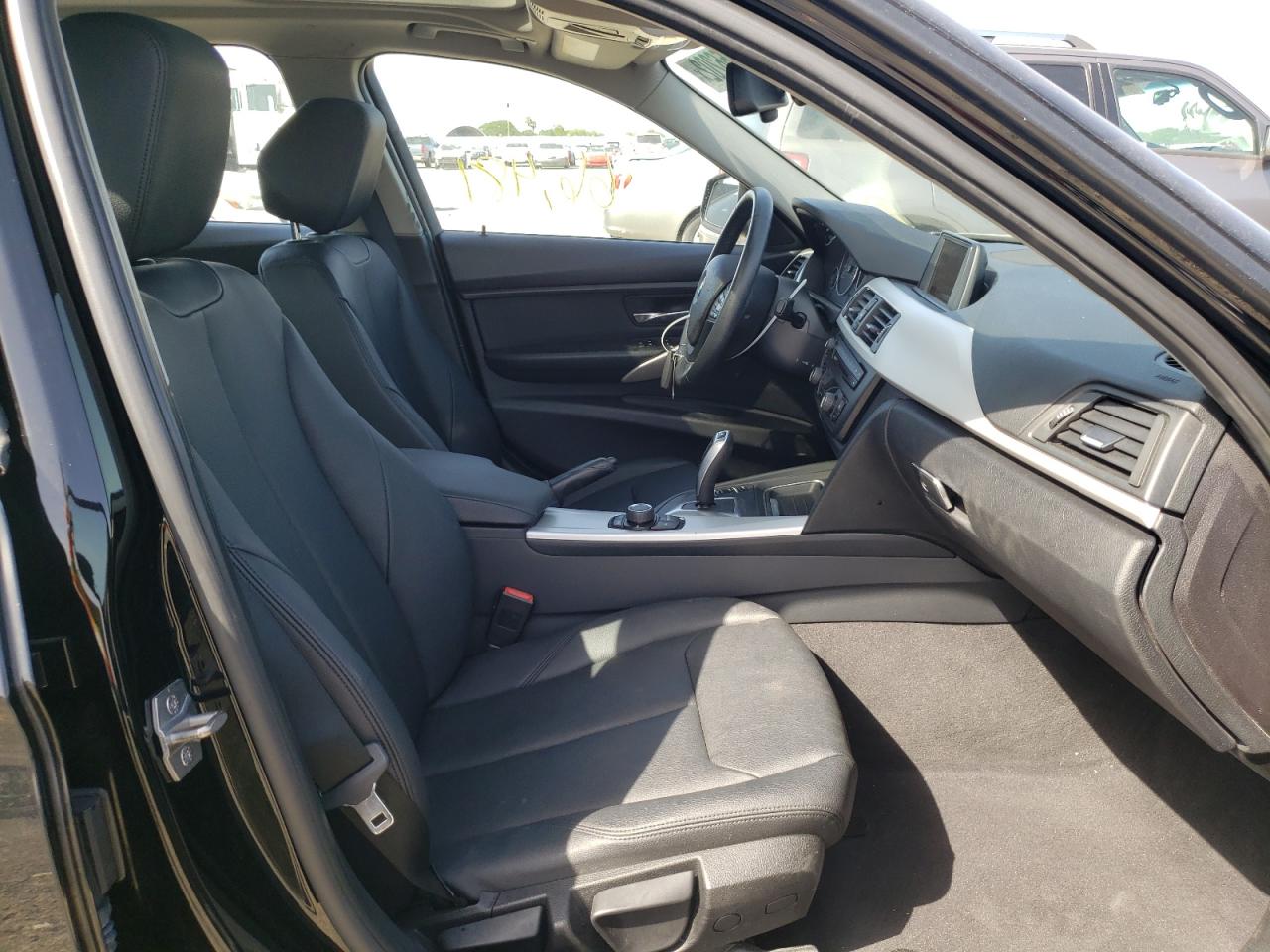 Photo 5 from auction – 2014 BMW 320 I with VIN WBA3B1G58ENS78232