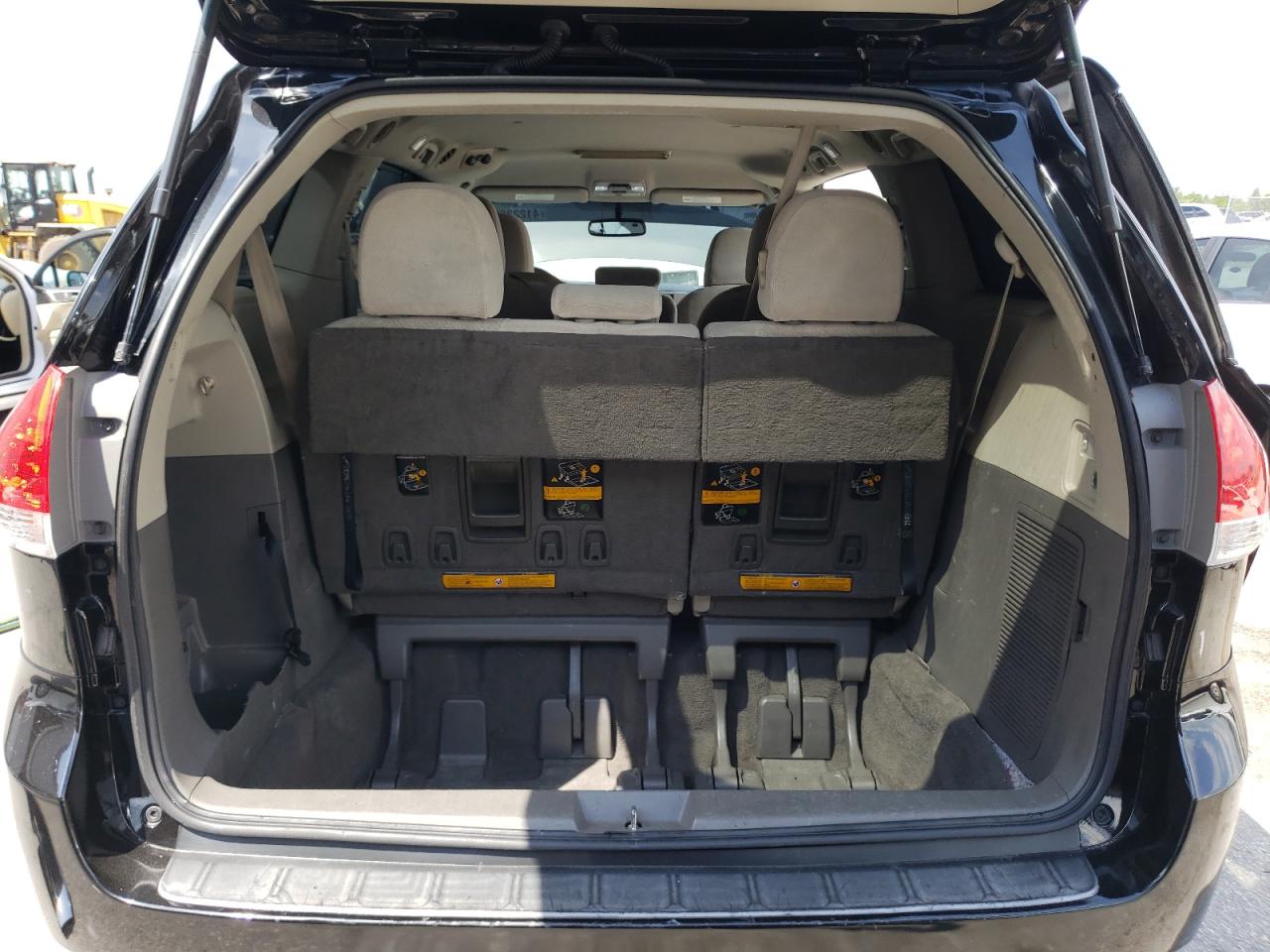 Photo 9 from auction – 2011 TOYOTA SIENNA LE with VIN 5TDKK3DC0BS080327