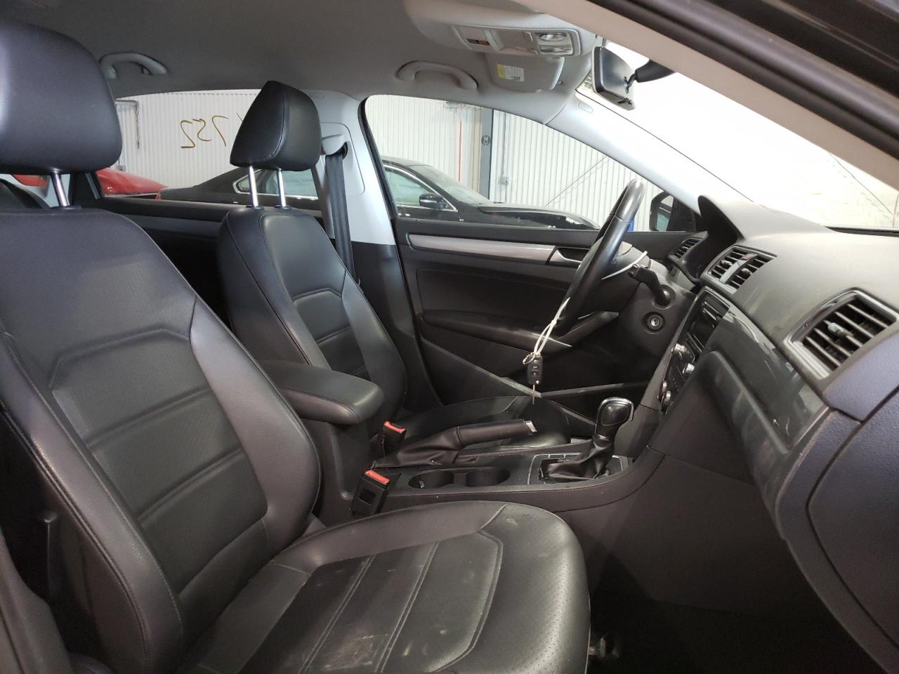 Photo 5 from auction – 2014 VOLKSWAGEN PASSAT S with VIN 1VWAS7A39EC065139