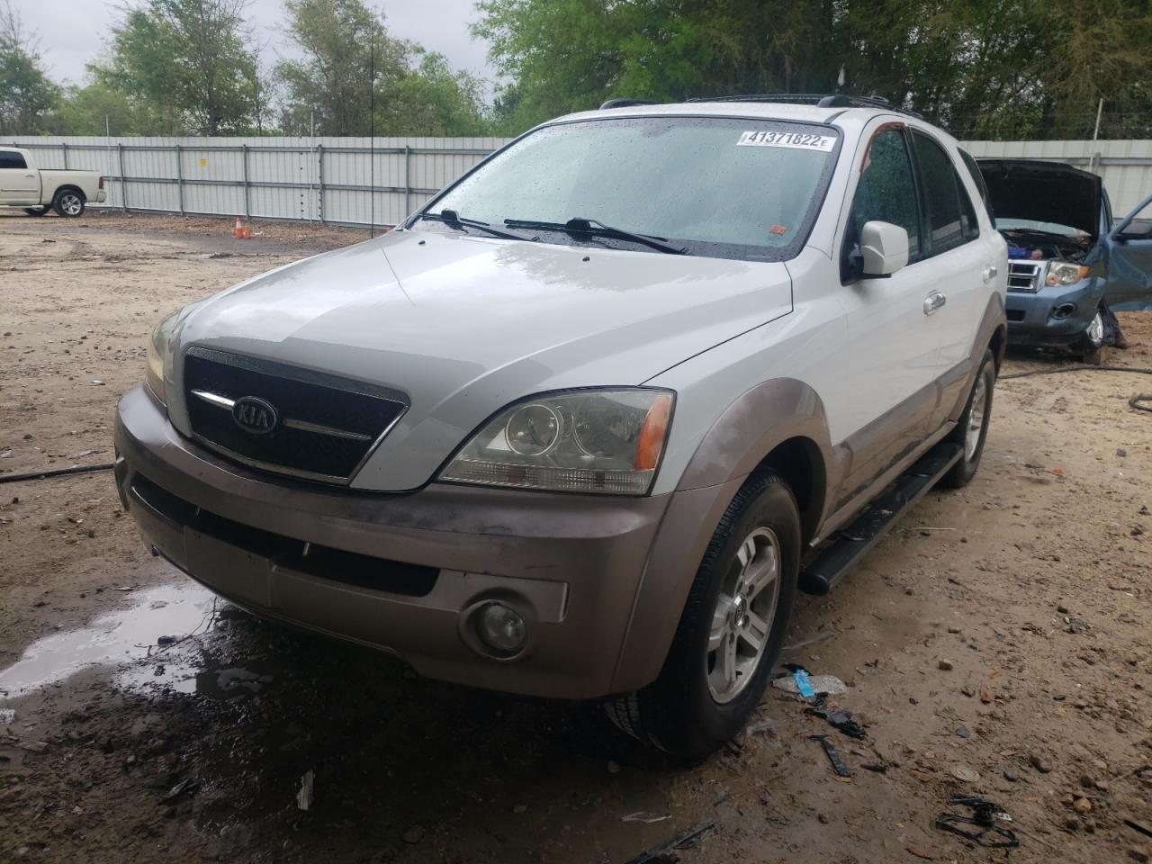 Photo 2 from auction – 2004 KIA SORENTO EX with VIN KNDJD733445273233