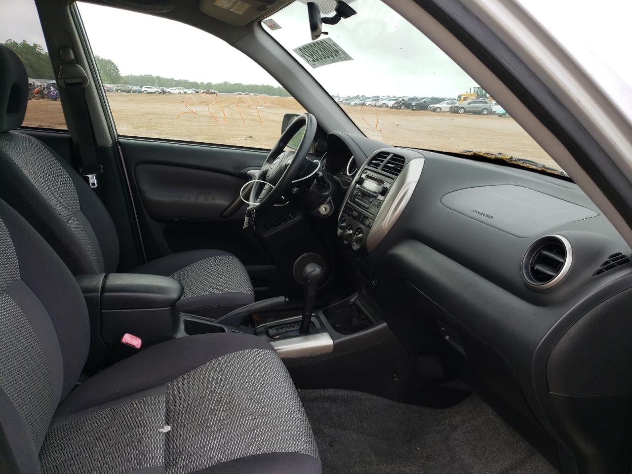 Photo 5 from auction – 2005 TOYOTA RAV4 with VIN JTEGD20V250093259