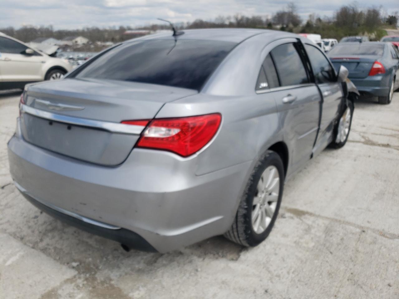 Photo 4 from auction – 2013 CHRYSLER 200 TOURIN with VIN 1C3CCBBB1DN559228