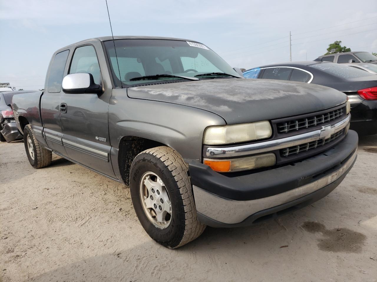 CHEVROLET SILVERADO 2000 with VIN 1GCEC19TXYZ144372 - Photo from auction